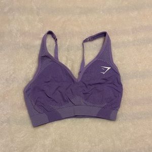 Medium sports bra with padding inserts